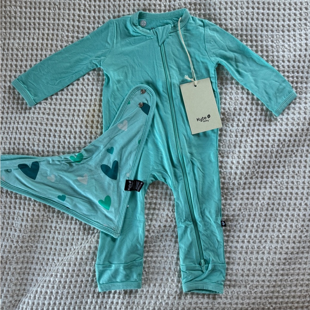 Kyte Baby Sleeper and Bib